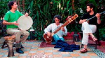  When Indian music meets rebetiko 