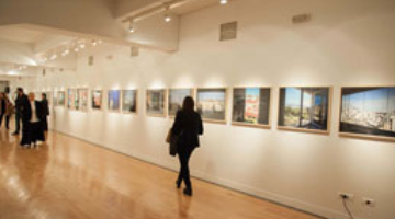 Ξεναγήσεις στην έκθεση "ΑΘΗΝΑ ΘΕΑ. Γιάννα Ανδρεάδη" (Guided tours to the exhibition "Athina Thea / Athens Views. Ianna Andreadis")