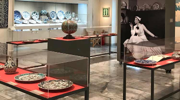 "Iznik ceramics: From Topkapi to Paris and Faliro"